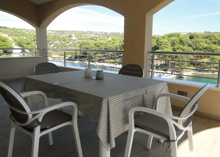 Apartman Aurea 3 Modernes Direkt Am By Interhome Primosten